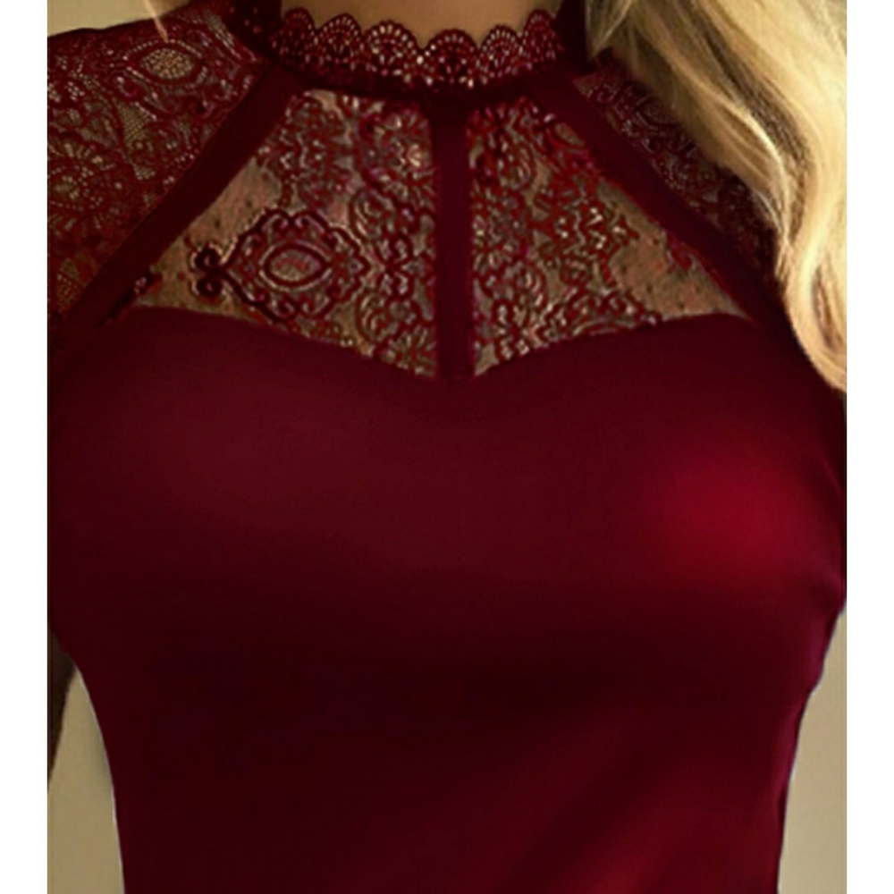 *2 left* Floral Lace Sleeveless Top - Picture 3 of 4